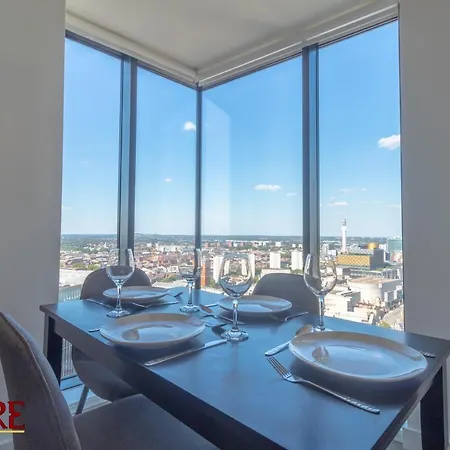Stylish 2 Bed On Broad Street! * Birmingham