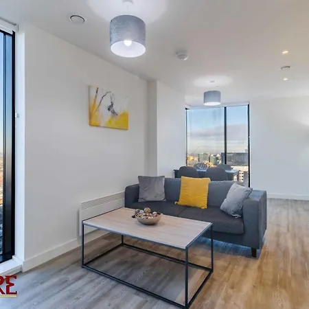 Stylish 2 Bed On Broad Street!